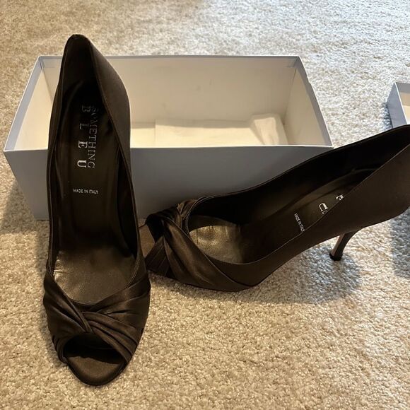 Ladies dark brown high heel - Picture 1 of 3
